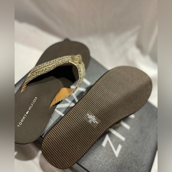 New Tommy hilfiger flip flop - Picture 5 of 5